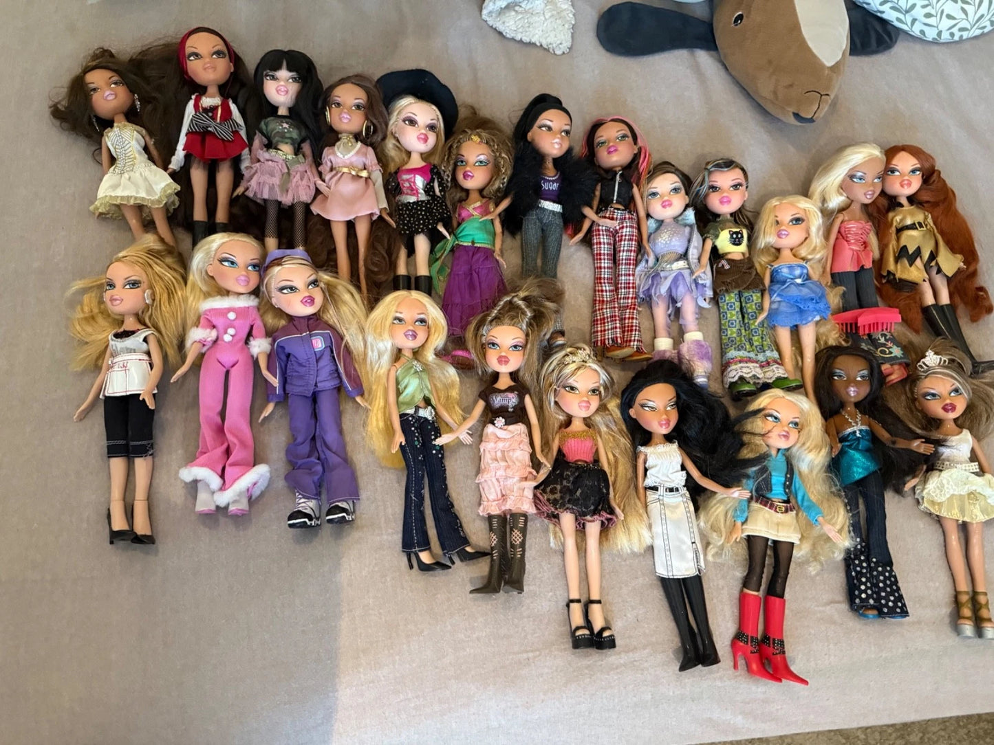 huge bratz dolls bundle