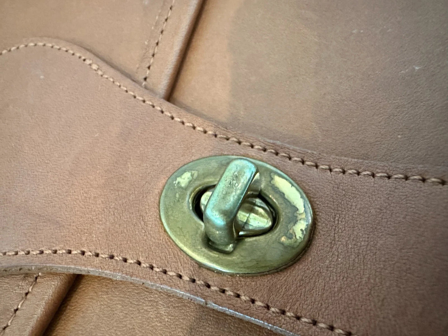 Vintage Coach 5130 Station British Tan Leather Crossbody Bag Purse