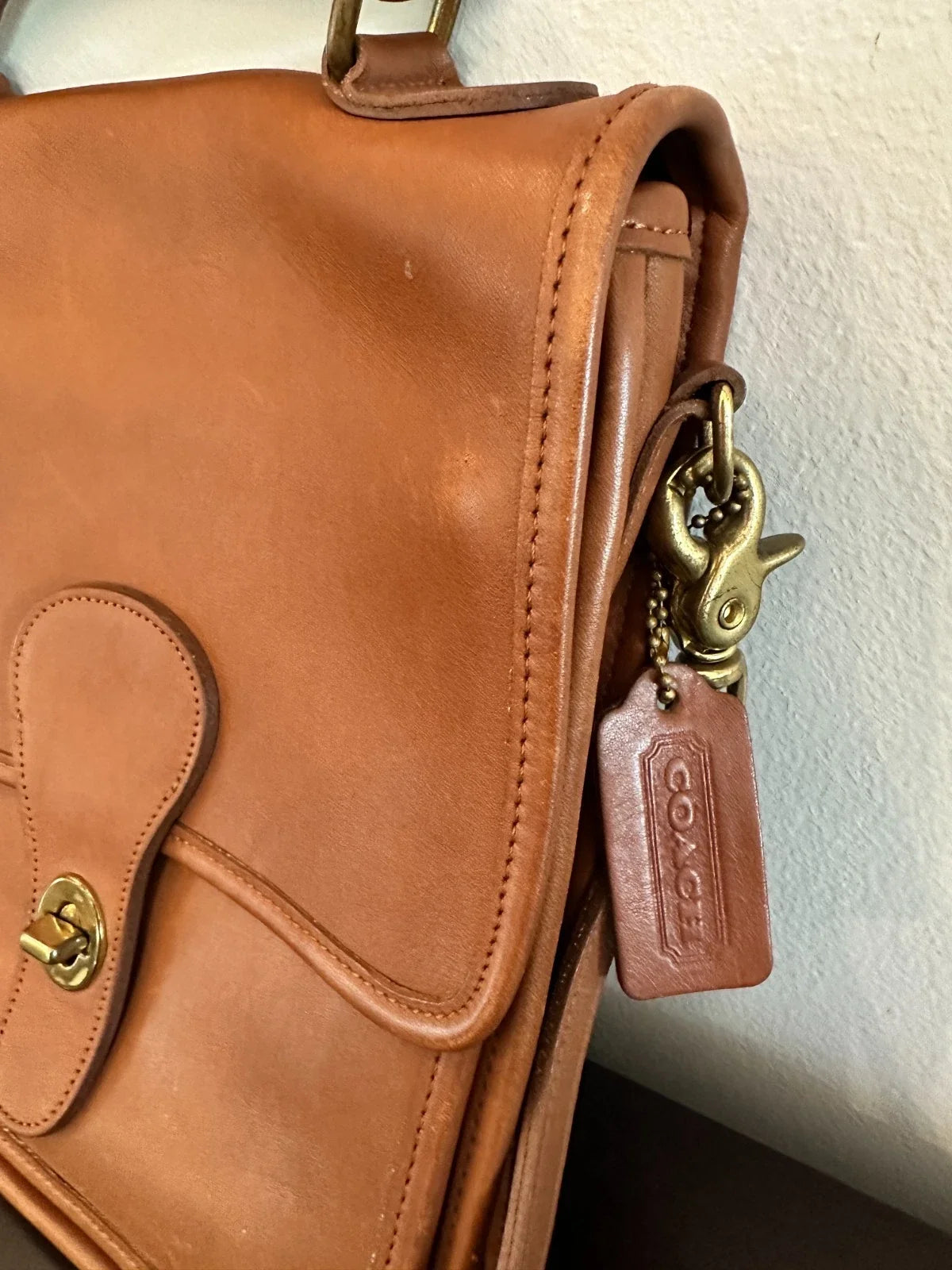 Vintage Coach 5130 Station British Tan Leather Crossbody Bag Purse