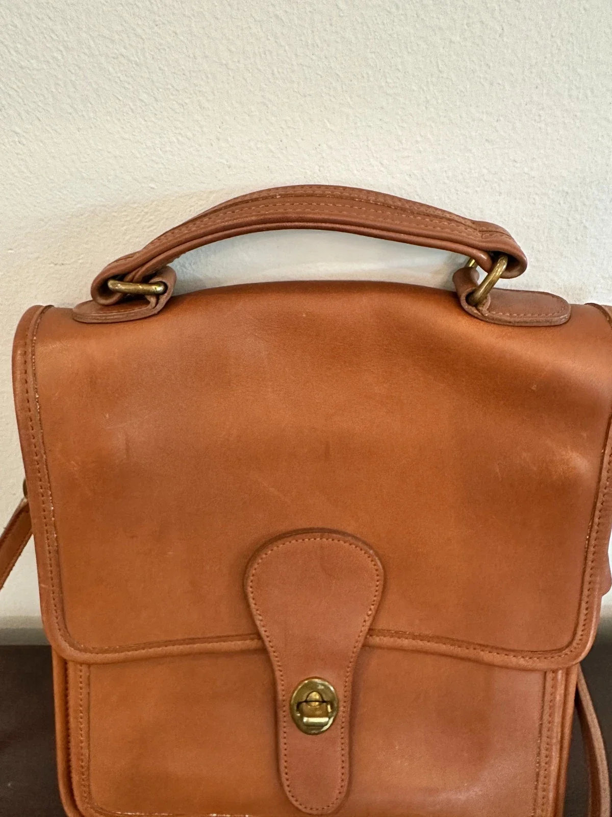 Vintage Coach 5130 Station British Tan Leather Crossbody Bag Purse